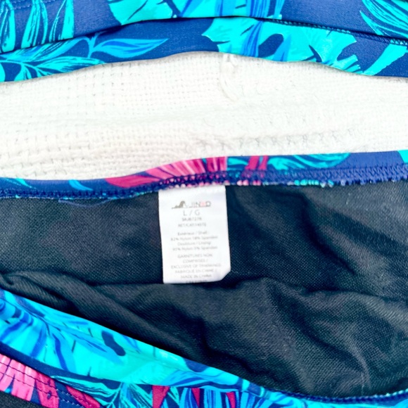 Beautiful bright leaflet pattern bikini set - Picture 2 of 2